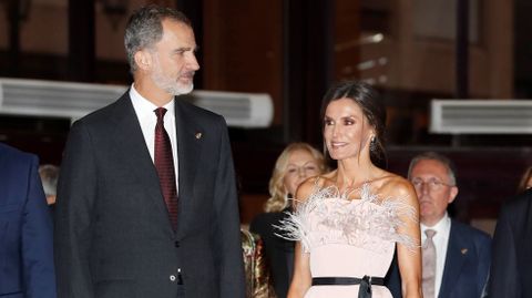 Felipe y Letizia en el concierto de los Premios Princesa de Asturias. EFE/ Ballesteros