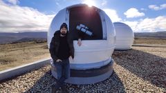 Pablo Canedo, este viernes, en uno de los observatorios que ha montado en A Veiga