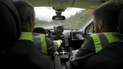 Las patrullas de la Guardia Civil pueden comprobar desde el coche si un veh�culo est� asegurado.