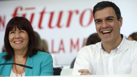 Pedro Snchez con la presidenta del PSOE, Micaela Navarro