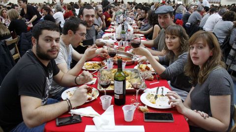 O Barco se rindi al botelo.Ms de mil personas asistieron a la comida en el pabelln