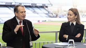 Caballero y Mouri�o, durante el acto celebrado en la ma�ana de ayer en Bala�dos.