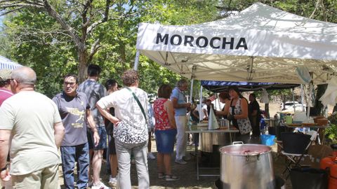 Despus de las misas de la maana se pas a la gran comida popular