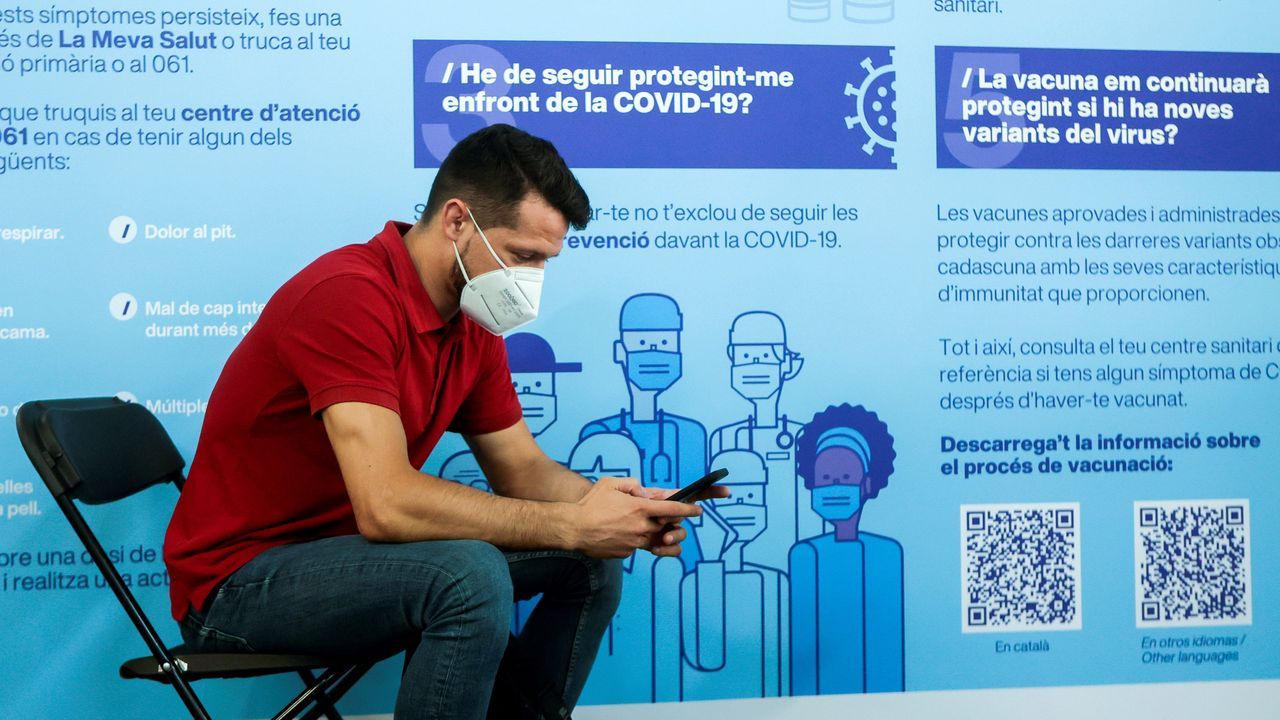 El 75 % de los casos de la quinta ola en España tiene menos de 40 años
