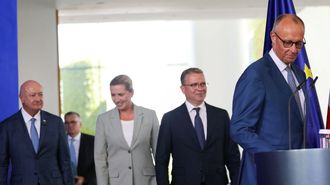 El canciller austr�aco, Christian Stocker; la primera ministra danesa, Mette Frederiksen; le jefe de Gobierno finland�s, Petteri Orpo, y el canciller alem�n, Fredrich Merz, durante su comparencia en Berl�n