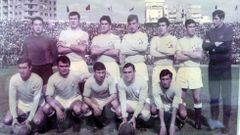 Pedrito (de pie, el segundo comenzando por la izquierda) milit� en el Celta durante ocho temporadas y luego sigui� ligado al club como t�cnico de la base e incluso del primer equipo.