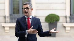 El ministro de la Presidencia, Justicia y Relaciones con las Cortes, Flix Bolaos, atiende a los medios en el Congreso. 