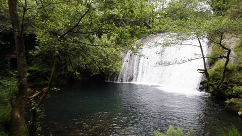 La denominada cascada de arriba supone el punto final al paseo
