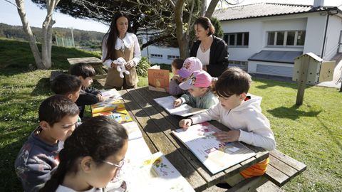 Una de las actividades del CEIP de O Vicedo junto a sus alumnos.