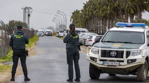 Patrullas de la Guardia Civil, este mi�rcoles, en la zona en la que se produjo el suceso
