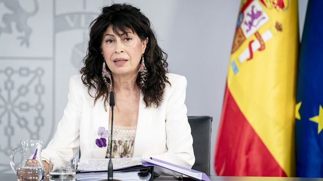La ministra de Igualdad, Ana Redondo, dando cuenta del anteproyecto en la rueda de prensa tras el Consejo de Ministros