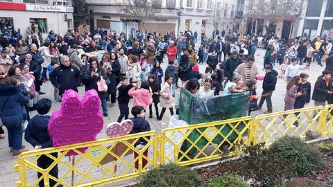 El p�blico reunido en la plaza de Espa�a fue m�s numeroso que el del Xoves de Compadres