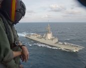 Imagen de la F-102 tomada desde el helic�ptero embarcado. 