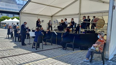 Actuaci�n da Banda de M�sica de Vilalba na praza da Constituci�n, durante a feira