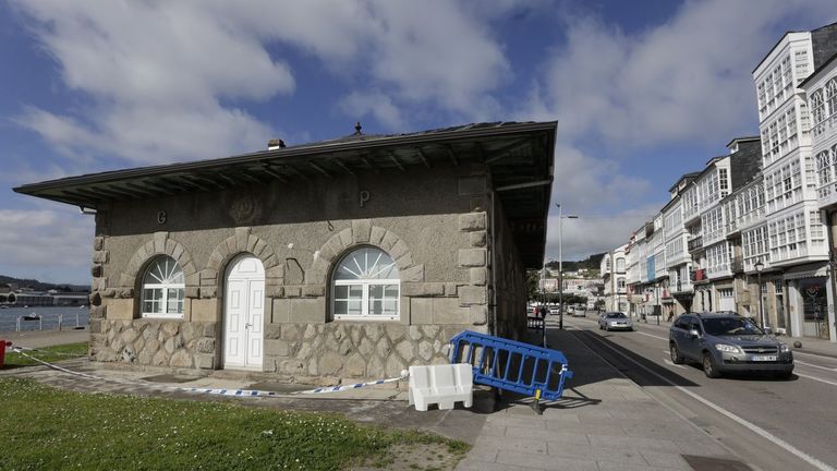 Portos se�aliz� por seguridad la antigua casa del guardamuelles, pendiente de una intervenci�n puntual por da�os en el tejado