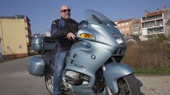 Poco tiene que ver su reluciente BMW con la Vespino con la que recorri� 1.200 kilometros hacia Andalucia en sus a�os de juventud