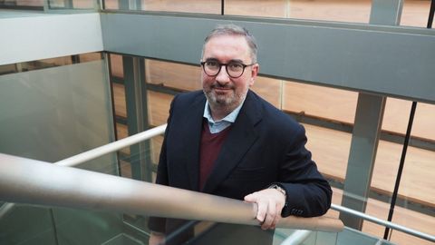 Alfonso Torre en la sede de Gij�n del Colegio Oficial de Arquitectos de Asturias