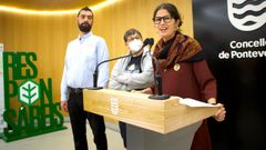 Anxo Silva, de Telpark; ngela Paz, presidenta de Asseii, y la concejala Anabel Gulas, este mircoles, en el Concello de Pontevedra