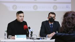 A la izqueirda, el portavoz de la plataforma Stop Suicidios, Rom�n Reyes, con el gerente de Serfuja, Jorge Balado