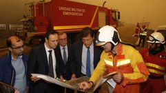 El presidente del Principado, Javier Fern�ndez, los consejeros Guillermo Mart�nez y Francisco del Busto, adem�s del alcalde de Cangas del Narcea, Jos� V�ctor Rodr�guez, en el puesto de mando avanzado en la lucha contra los incendios, en el en el Pozo de las Mujeres Muertas.El presidente del Principado, Javier Fern�ndez, los consejeros Guillermo Mart�nez y Francisco del Busto, adem�s del alcalde de Cangas del Narcea, Jos� V�ctor Rodr�guez, en el puesto de mando avanzado en la lucha contra los incendios, en el en el Pozo de las Mujeres Muertas