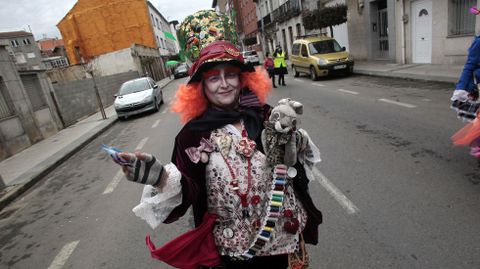 Una de las integrantes de la comparsa  Las locas del sombrero 