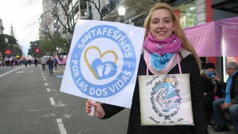 Manifestantes proabortistas y contrarios a la legalizaci�n se manifestaron frente al Parlamento de Buenos Aires durante el debate del proyecto del ley