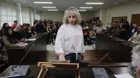 Pleno en el ayuntamiento de Cambre, donde se nombró alcaldesa a Diana Piñeiro (PP).