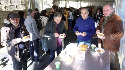 Celebracin de San Mauro con misa y procesin, y despus degustacin de callos y empanada