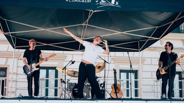 Actuaci�n del grupo Elefantes en el Festial!