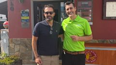 Baraja, junto a Iván Lombardía, el propietario del restaurante Porto de Rinlo.