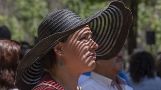 Protegi�ndose del calor en Santiago