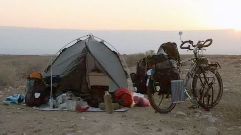 El campamento del biciclown lvaro Neil, en una etapa en Israel.El campamento del biciclown lvaro Neil, en una etapa en Israel 