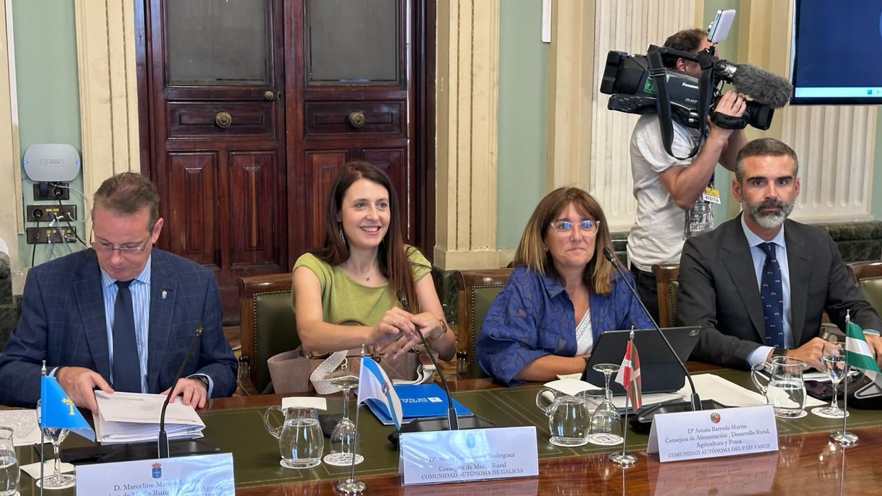 El bajo precio que reciben los ganaderos gallegos por la leche se cuela en el consejo consultivo sobre la PAC