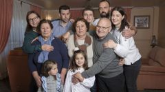 Famiia de cuatro generaciones en Loro�o (Zas) que vive en la misma casa