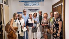 Representantes de Esperanza con la onc�loga Ana Fern�ndez y el jefe de Oncolog�a, Jes�s Garc�a Mata.