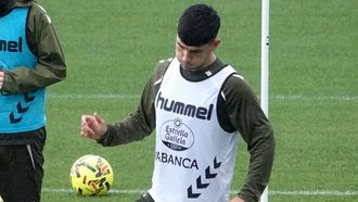 Yoel Lago, uno de los descartes de Claudio Girldez para recibir al Espanyol, durante el entrenamiento del Celta sbado en la Cidade Deportiva Afouteza.