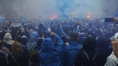 Recibimiento al Real Oviedo antes del partido de playoff contra el Eibar