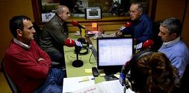 Alberto Sueiro, Xos� Regueira, Manuel Andrade y Jos� Antonio Vi�a, ayer en Radio Voz.