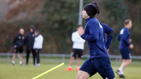 Verdes Requexon Real Oviedo.Verdes, durante un entranmiento en El Requexon