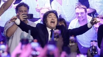 Milei celebra el triunfo de su partido en las legislativas de Argentina