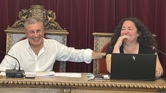 Diana Urdangaray, sentada junto al alcalde, se despidi� visiblemente emocionada.