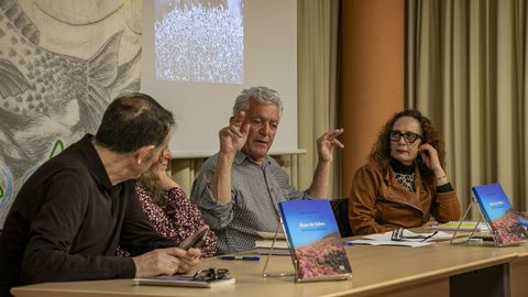 Presentaci�n do libro de Ignacio Castro, �Roxe de Sebes�, no acto mensual de Barbantia