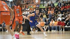 Carlos J�rgens en un duelo anterior ante Coru�a