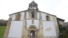 La iglesia rom�nica de Santa Mar�a de Penamaior, en la aldea de Vilar�n
