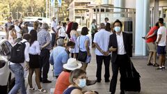 La terminal de Peinador estaba atestada el viernes a mediod�a