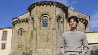 Mario Mouriz, de 22 aos, ayer en el narons monasterio de O Couto.