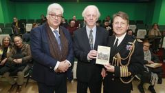 Manuel Arenas, Mark Guscin y Antonny Crabb, en la presentaci�n de �El Diario de campa�a de La Coru�a 1808-1809 del capit�n John Charlton, de la Real Artiller�a Brit�nica del ej�rcito del general sir John Moore�