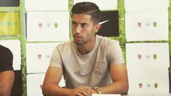 Dani Iglesias en la presentaci�n con su nuevo equipo