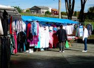 El mercado tiene pocos visitantes, pero los que van compran.