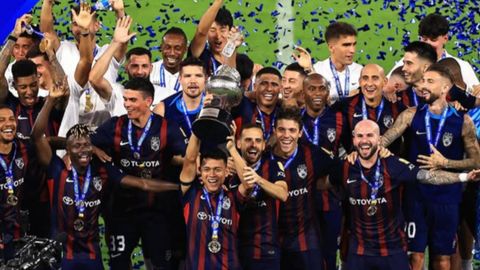 Nacho Méndez celebra el título del Johor